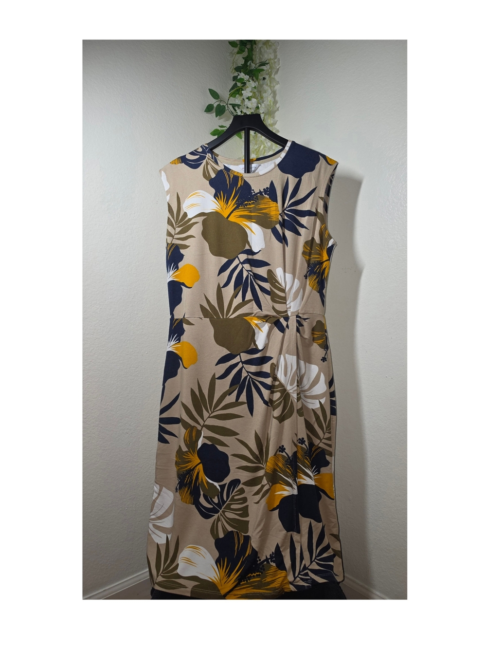 Liz Claiborne Beige Tropical-Print Sleeveless Midi Dress with Navy & Mustard